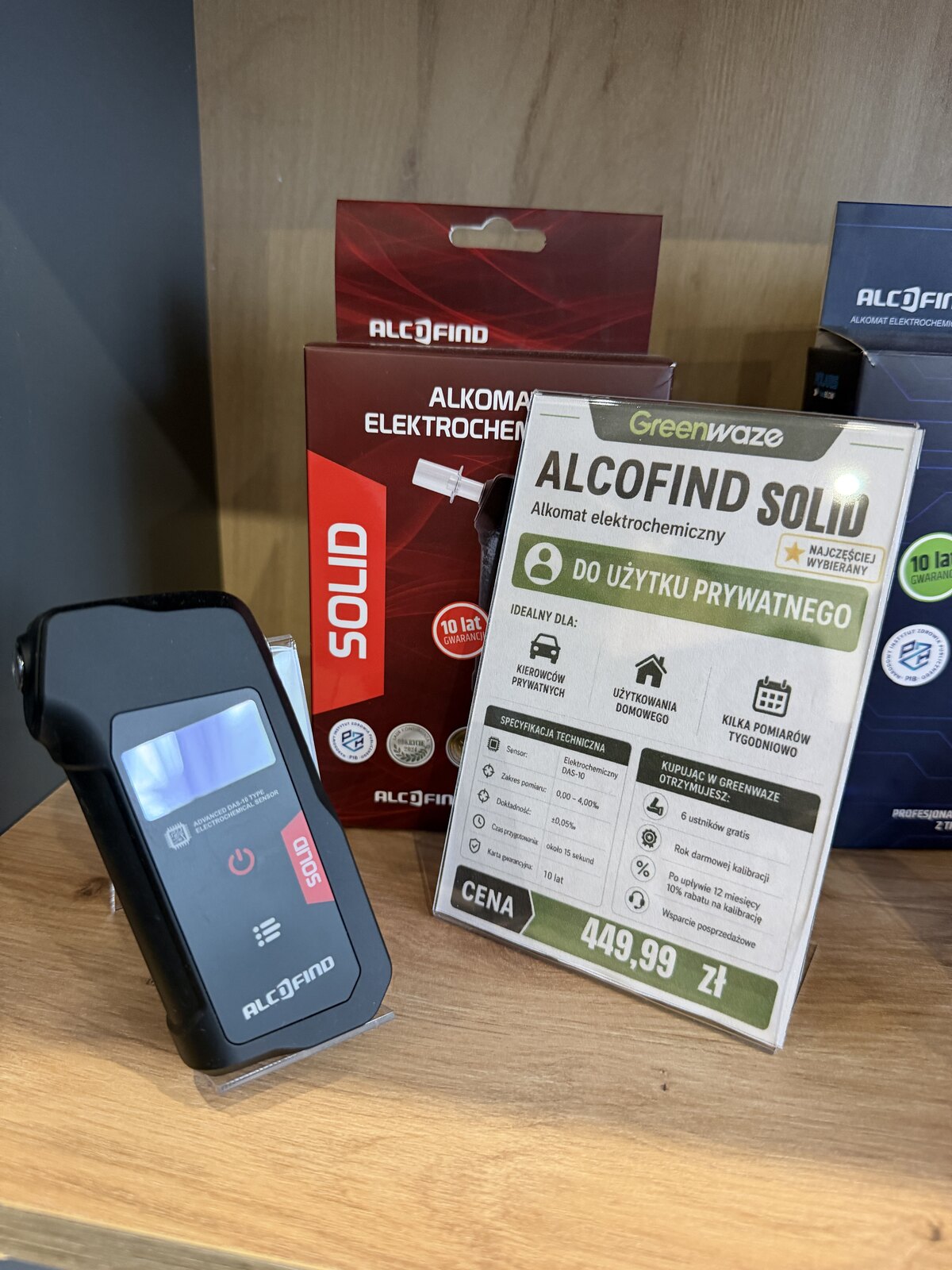 Alkomat AlcoFind Solid na półce w punkcie Greenwaze