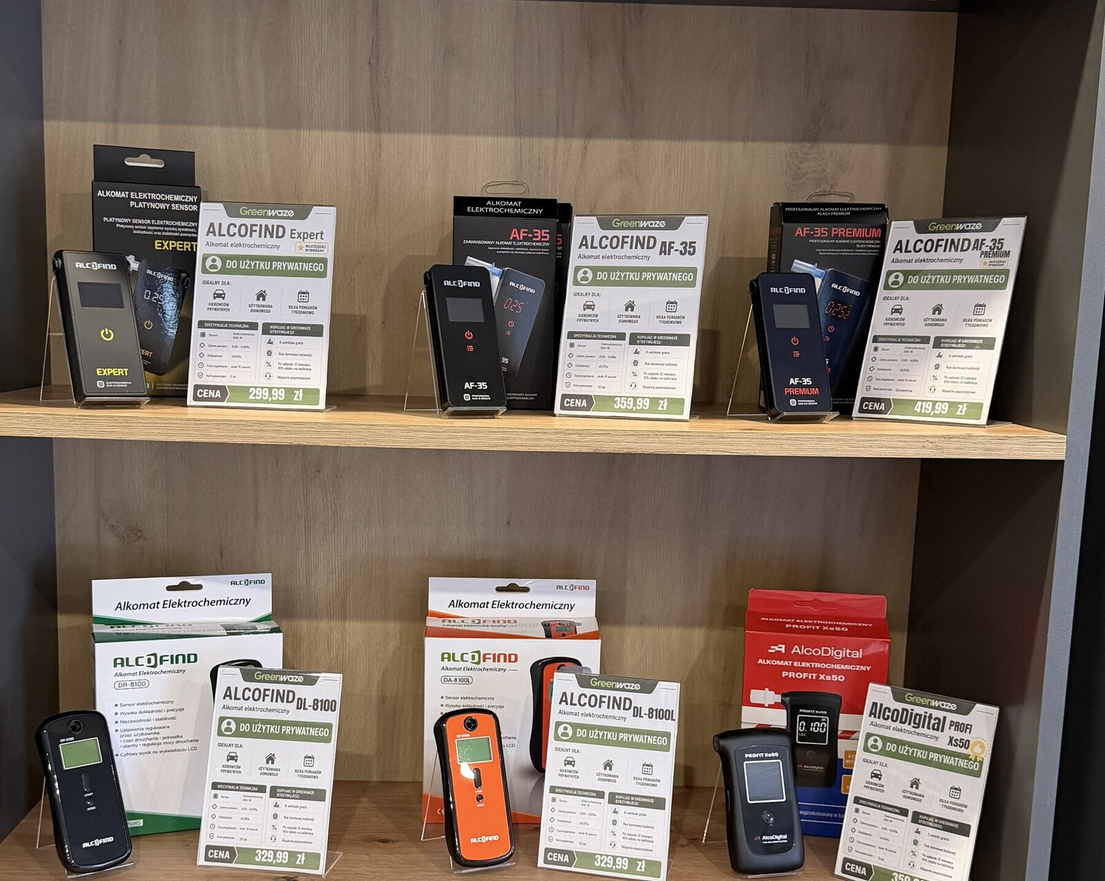 Kilka modeli alkomatów na uporządkowanej ekspozycji Greenwaze