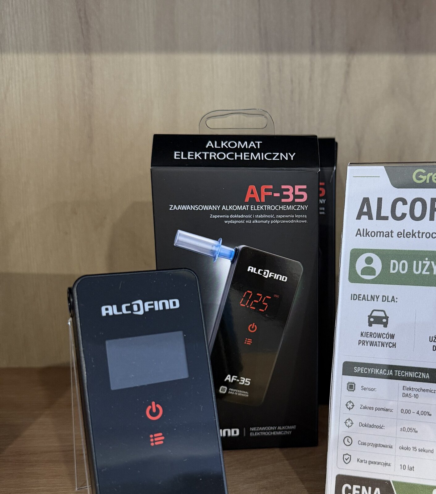 Alkomat AlcoFind AF-35 z opakowaniem na ekspozycji Greenwaze