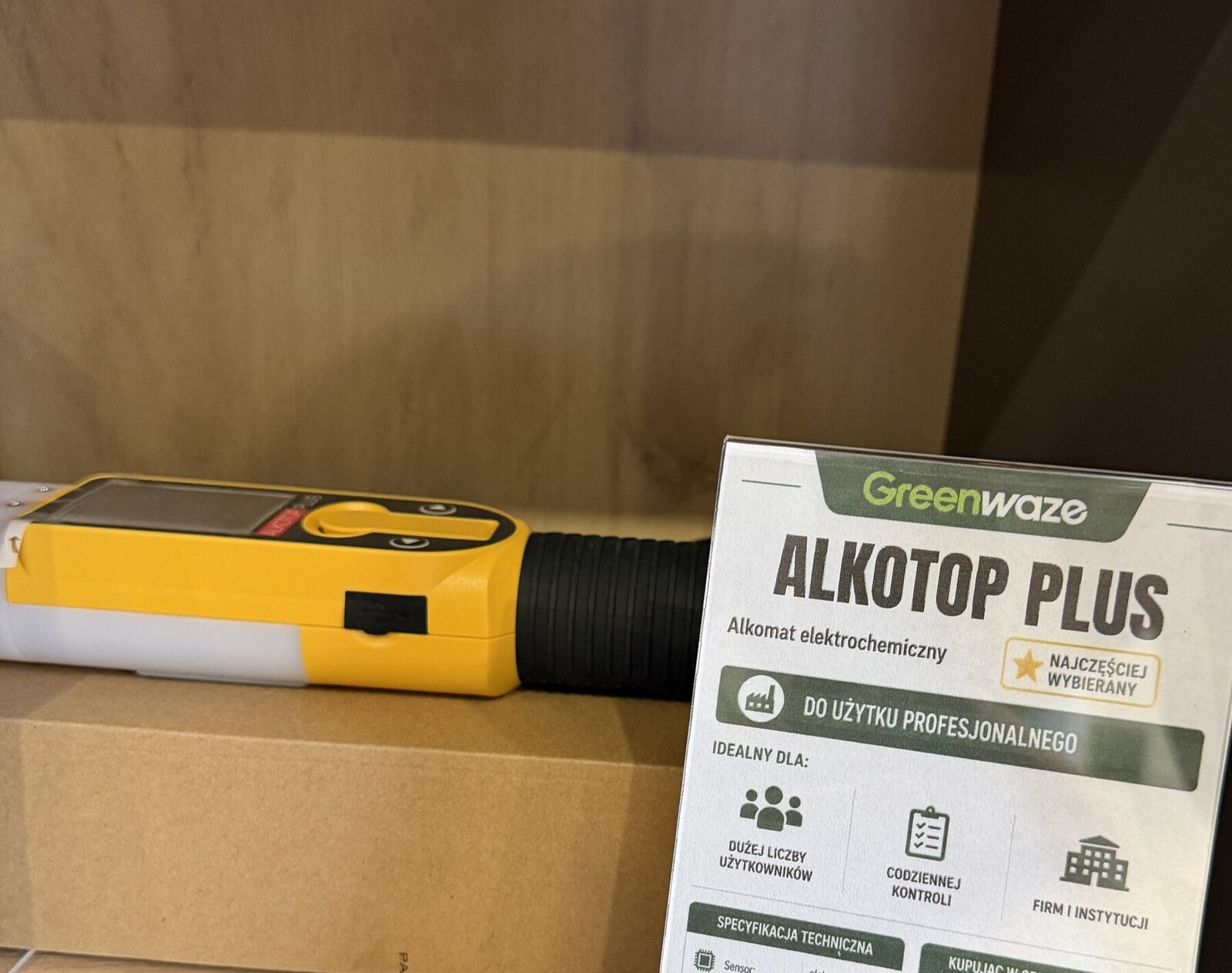 Alkomat Alkotop Plus na ekspozycji Greenwaze