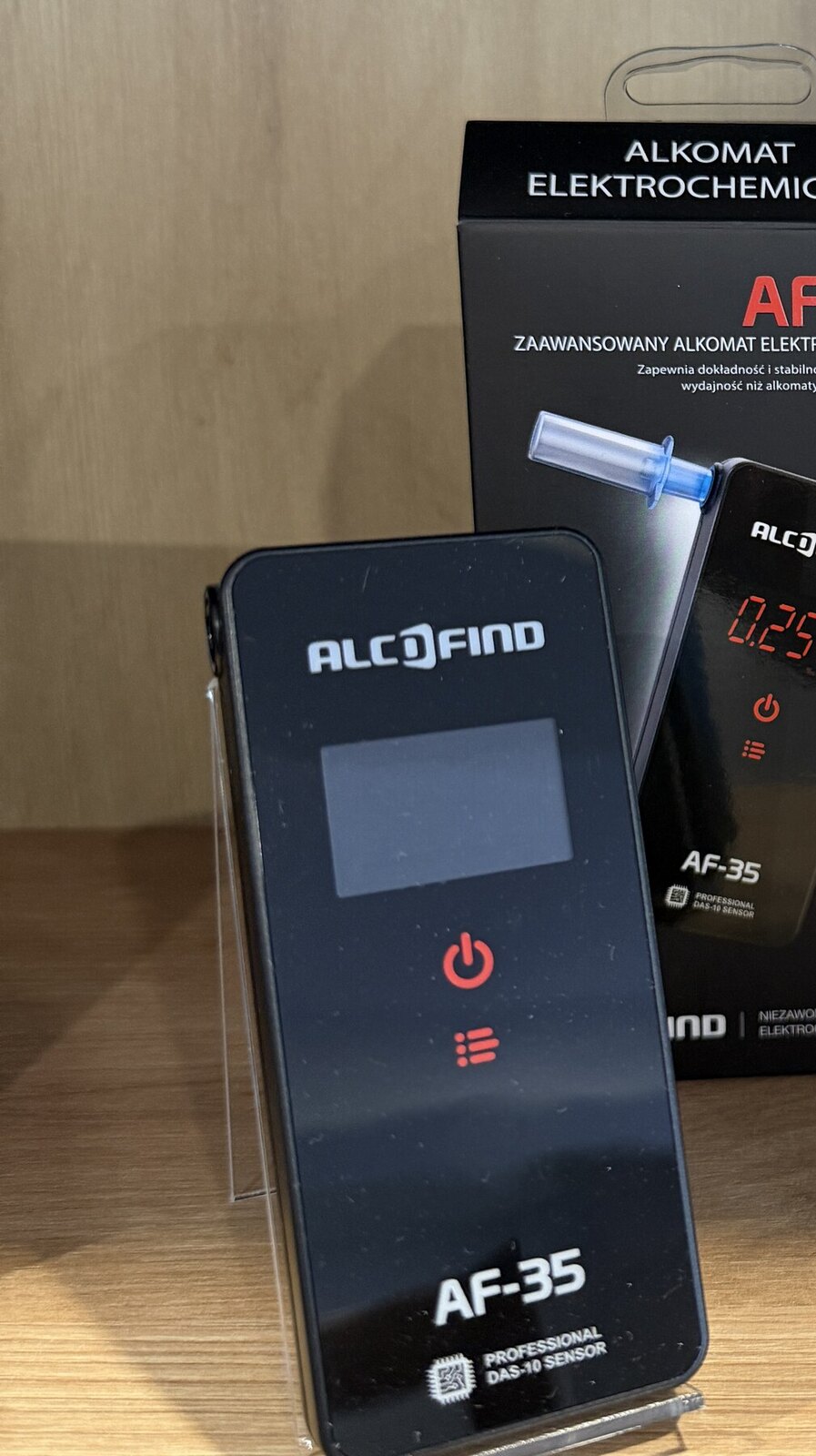 Ekran i przyciski alkomatu AlcoFind AF-35