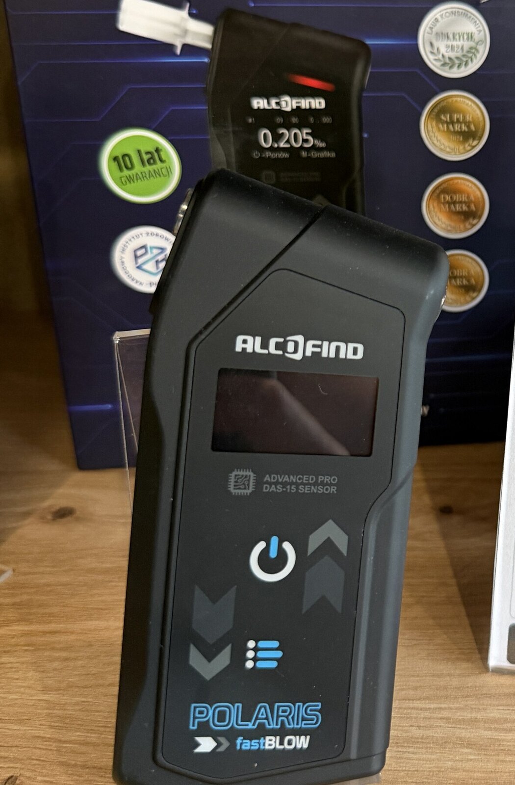 Ekran i przyciski alkomatu AlcoFind Polaris